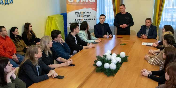 Відбулося вручення свідоцтв учасникам програми “Молодіжний працівник”